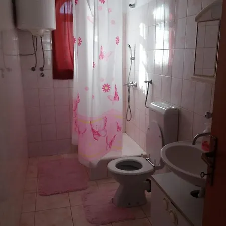 Sunce شقة Raslina